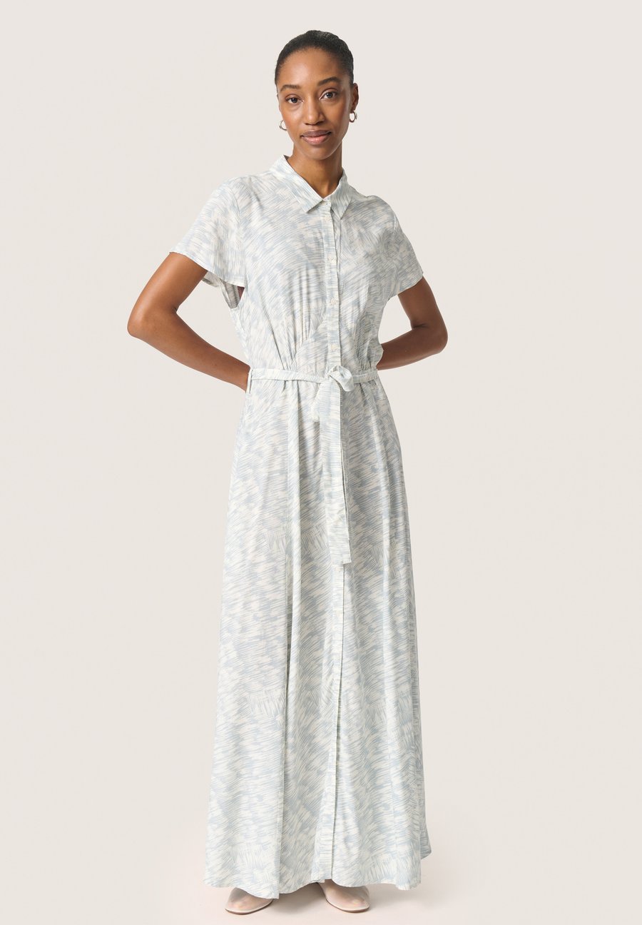 Платье Soaked in Luxury ARJANA, Silver Blue Stroke Print/White
Платье Soaked in Luxury ARJANA, Silver Blue Stroke Print/White