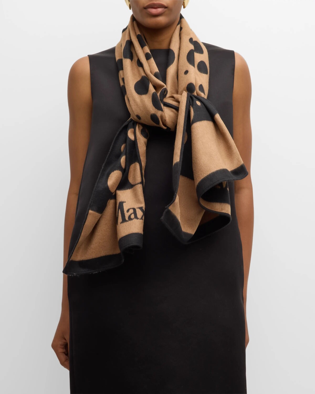 Жаккардовый палантин Maesta в горошек Max Mara, цвет Camel
Жаккардовый палантин Maesta в горошек Max Mara, цвет Camel