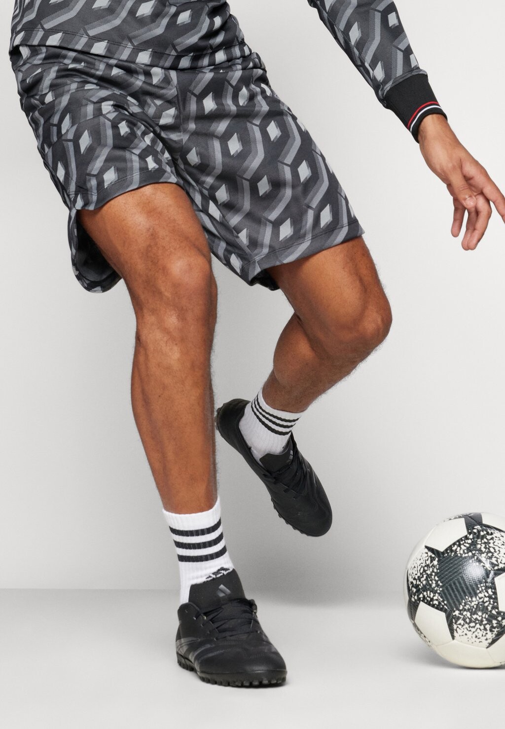 Спортивные шорты SHORT Umbro, черный
Спортивные шорты SHORT Umbro, черный