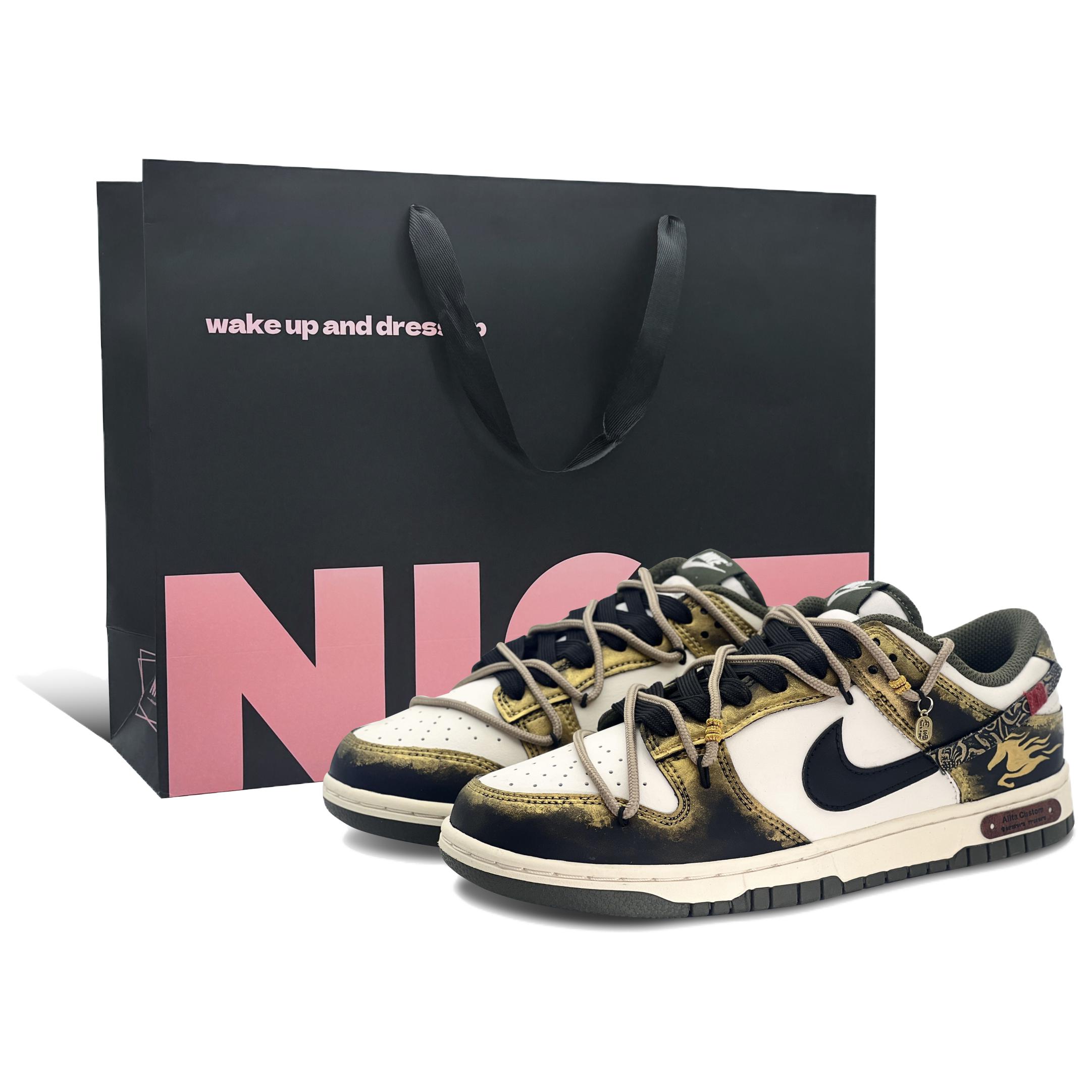Nike Dunk Golden Horse Brings Fortune устойчивые к истиранию и скольжению низкие кроссовки для скейтбординга Unisex черный золотой
Nike Dunk Golden Horse Brings Fortune устойчивые к истиранию и скольжению низкие кроссовки для скейтбординга Unisex черный золотой