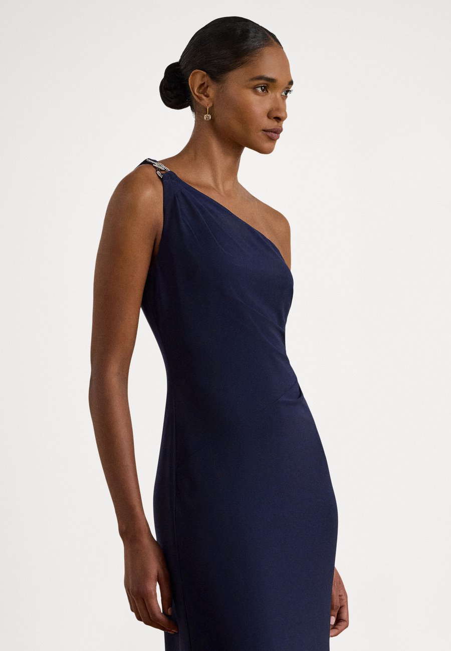 Платье Lauren Ralph Lauren JERSEY ONE SHOULDER GOWN, Lighthouse Navy/Dark Blue
Платье Lauren Ralph Lauren JERSEY ONE SHOULDER GOWN, Lighthouse Navy/Dark Blue