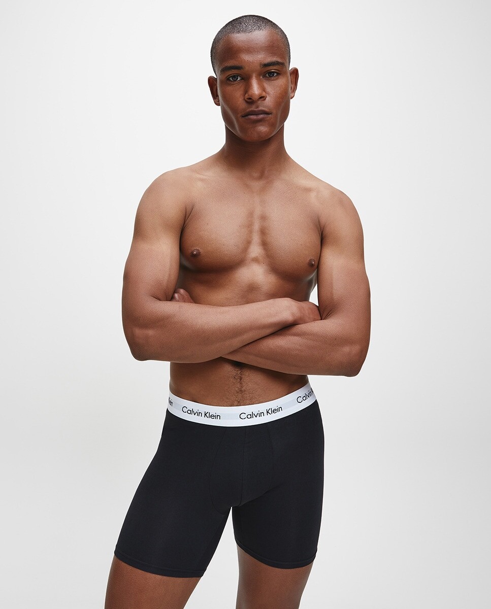 Комплект из трех мужских трикотажных боксеров разных цветов Calvin Klein, мультиколор
Комплект из трех мужских трикотажных боксеров разных цветов Calvin Klein, мультиколор