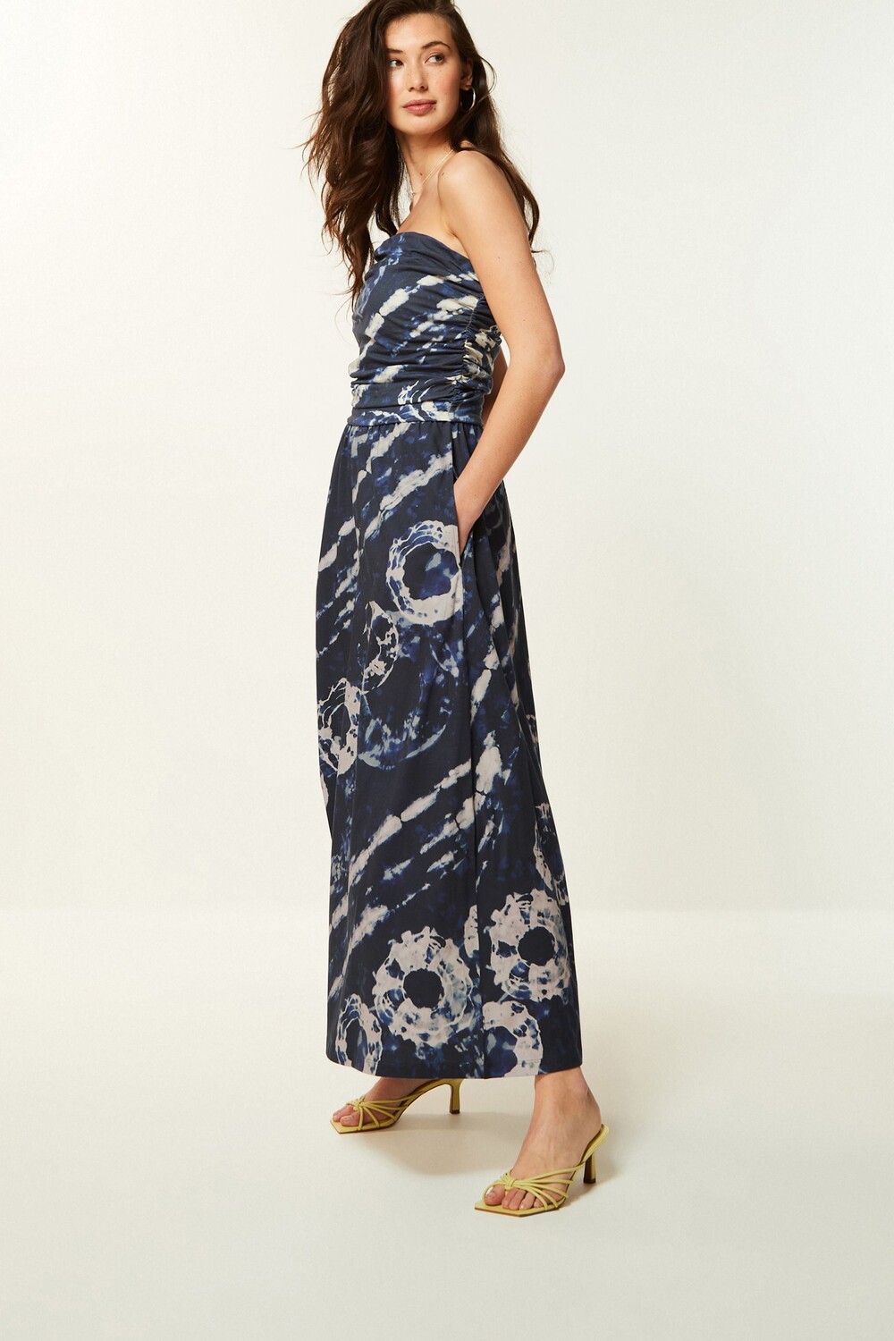 Летнее платье миди бандо Next, синий 
Летнее платье миди бандо Next, синий