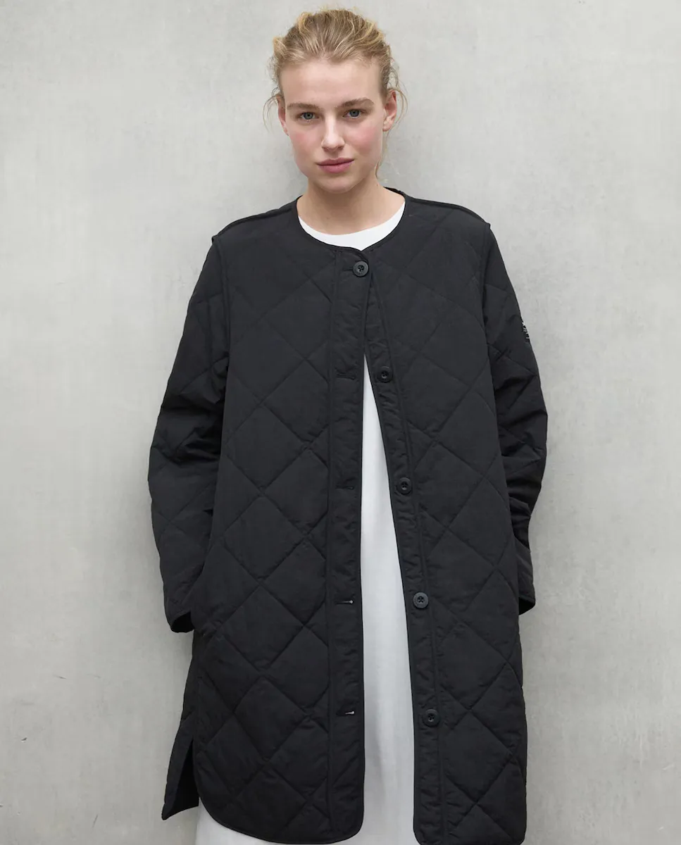 Женская удлиненная стеганая куртка свободного кроя relaxed fit Ecoalf, черный
Женская удлиненная стеганая куртка свободного кроя relaxed fit Ecoalf, черный