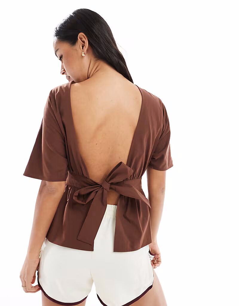 Блузка без рукавов с завязкой на талии и открытой спиной ASOS DESIGN коричневого цвета
Блузка без рукавов с завязкой на талии и открытой спиной ASOS DESIGN коричневого цвета