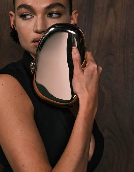 Золотой клатч из твердой коробки с абстрактным рисунком и ремешком через плечо ASOS DESIGN
Золотой клатч из твердой коробки с абстрактным рисунком и ремешком через плечо ASOS DESIGN