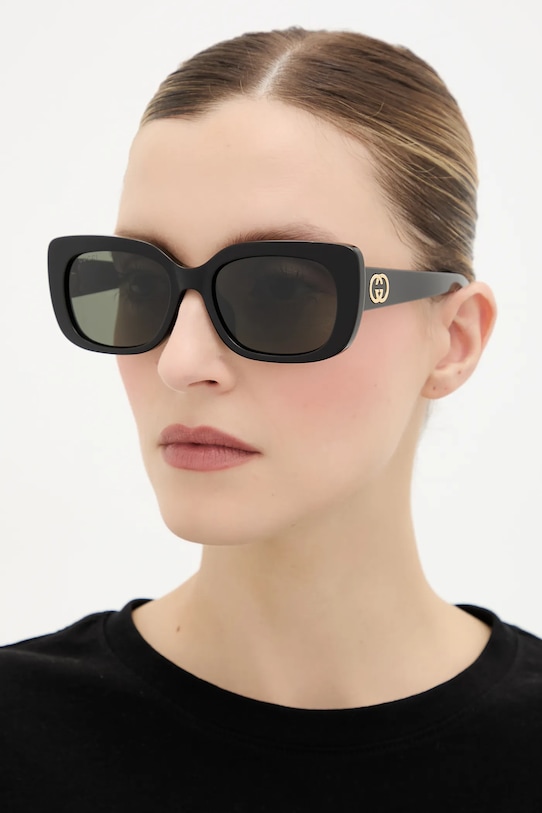 Солнцезащитные очки Gucci, черный
Солнцезащитные очки Gucci, черный