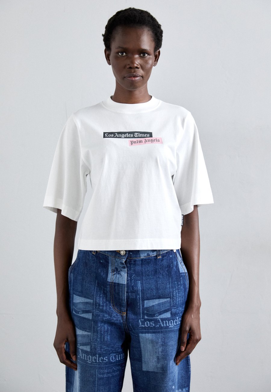 Футболка Palm Angels PAXLATIMES CROPPED TEE, Off White/White, Белый, Футболка Palm Angels PAXLATIMES CROPPED TEE, Off White/White
Футболка Palm Angels PAXLATIMES CROPPED TEE, Off White/White, Белый, Футболка Palm Angels PAXLATIMES CROPPED TEE, Off White/White