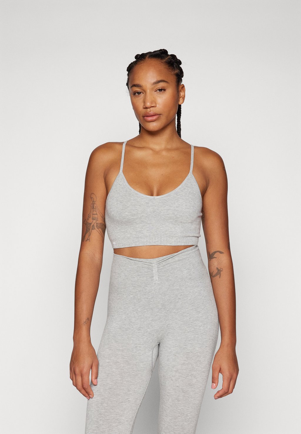 Спортивный бюстгальтер SAMSKARA Yogasearcher, серый
Спортивный бюстгальтер SAMSKARA Yogasearcher, серый