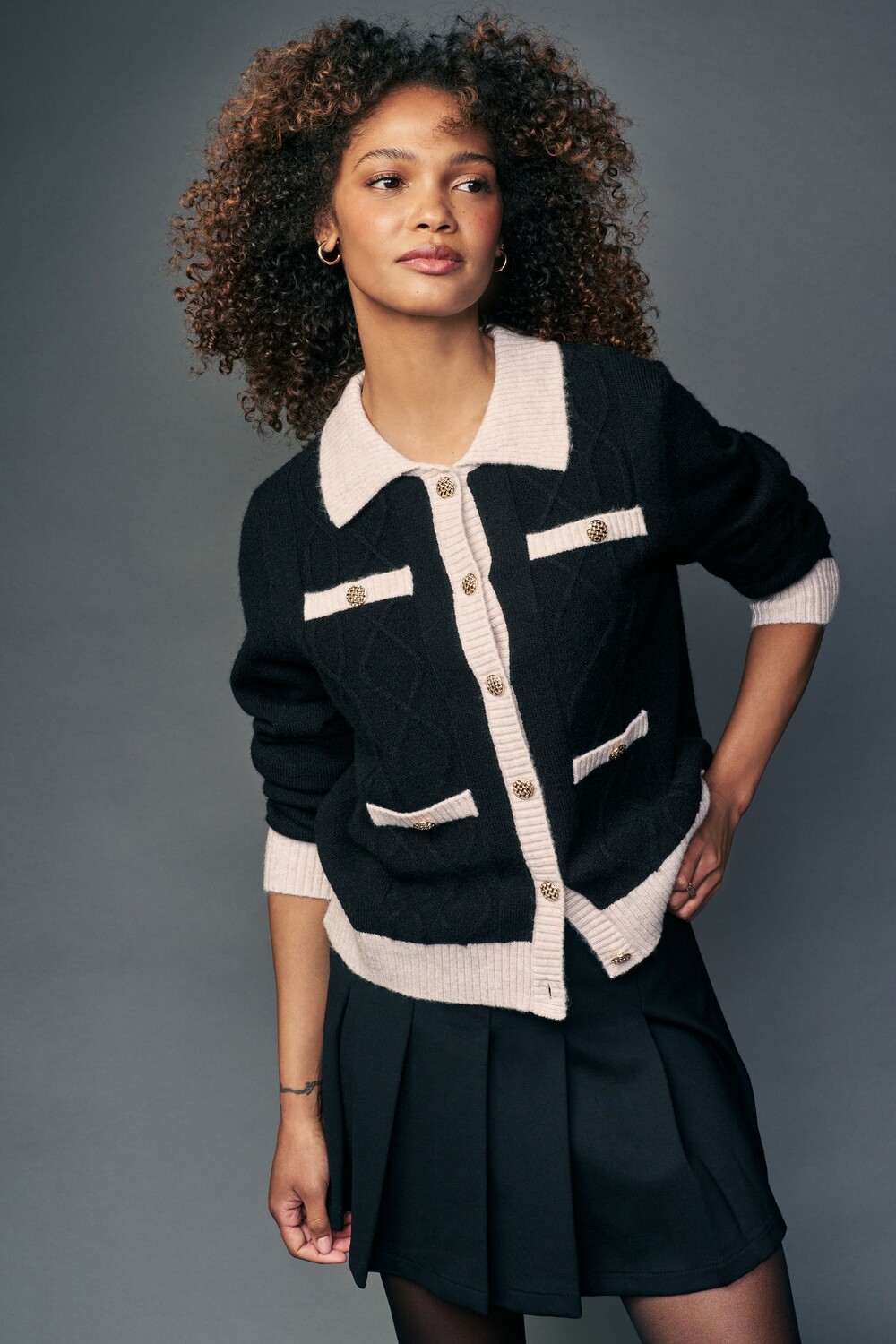 Элегантный трикотажный жакет с контрастной отделкой Next, черный
Элегантный трикотажный жакет с контрастной отделкой Next, черный