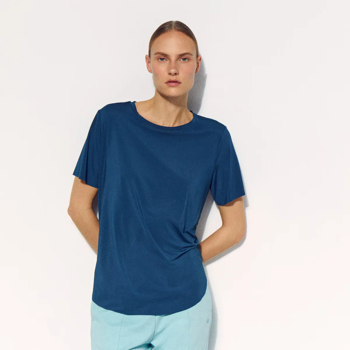 Boomerang Женская футболка для тренировок с микроперфорацией и коротким рукавом, зеленый
Boomerang Женская футболка для тренировок с микроперфорацией и коротким рукавом, зеленый