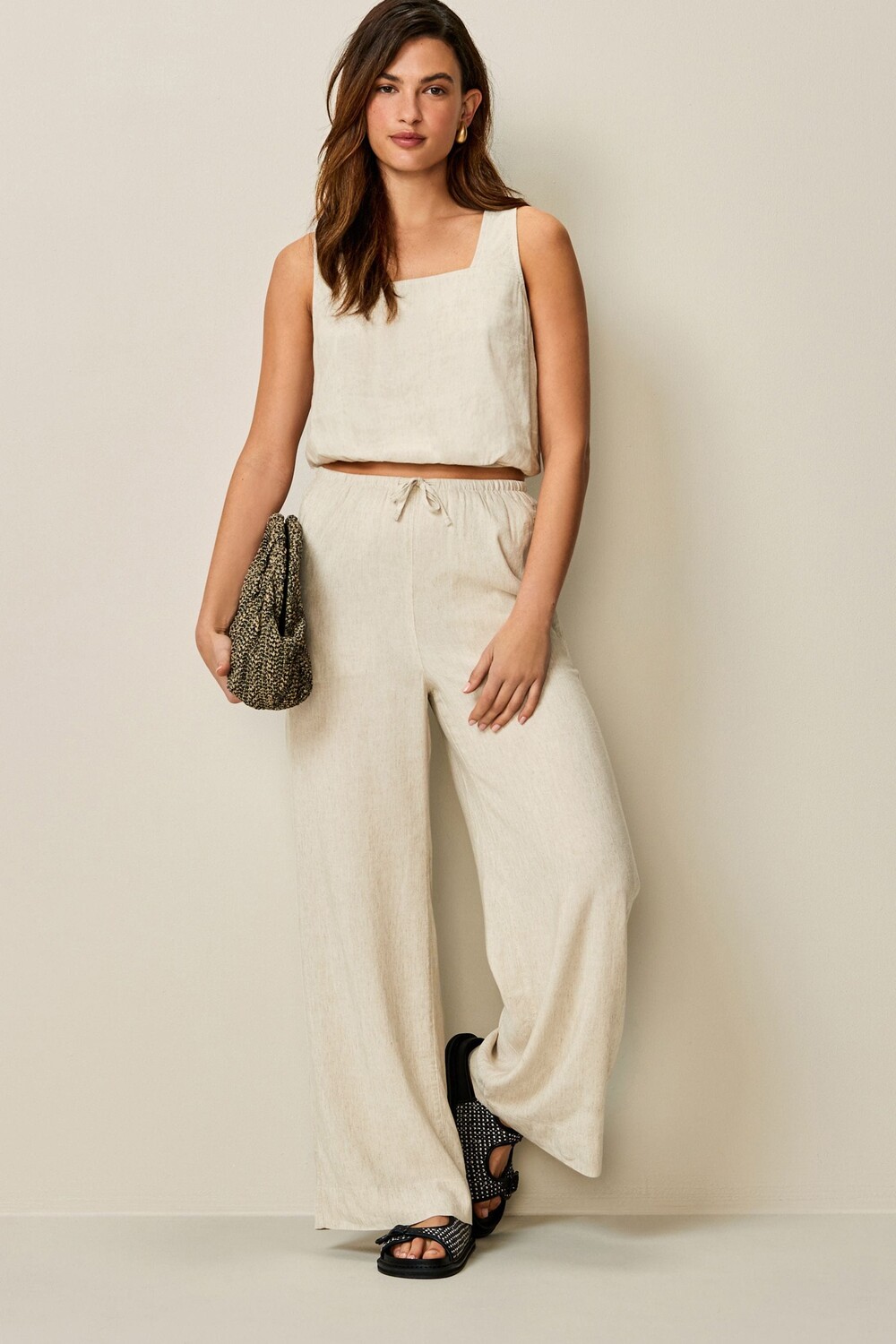 Льняные брюки с завязкой на талии и широкими штанинами Next, бежевый
Льняные брюки с завязкой на талии и широкими штанинами Next, бежевый