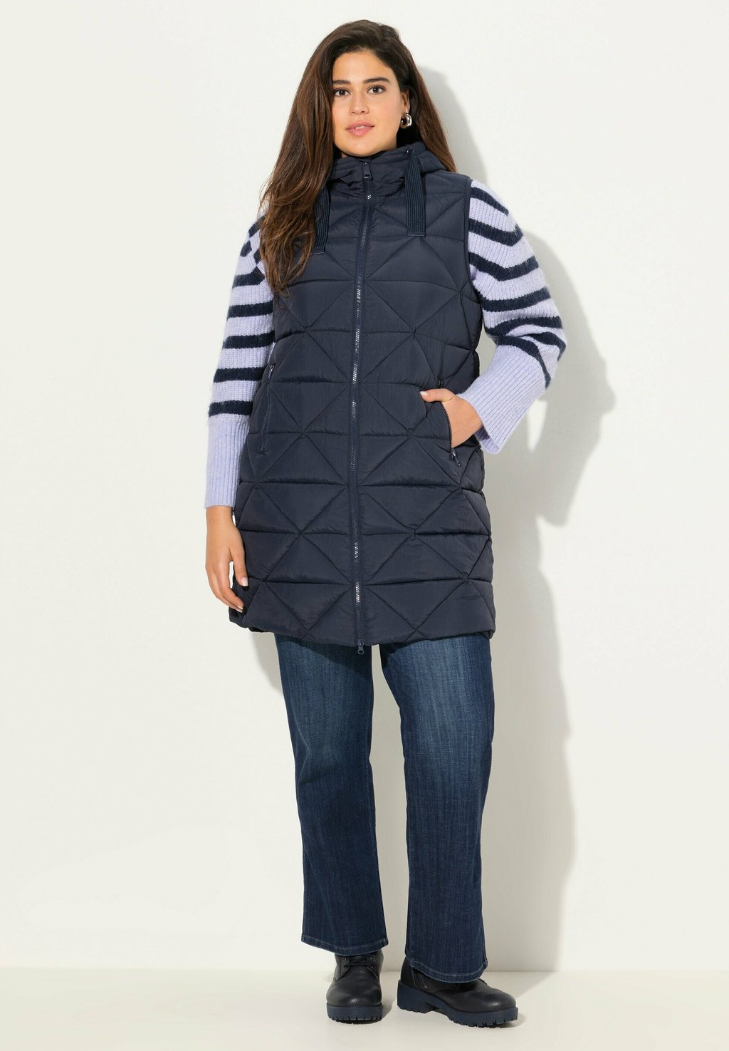 Жилет LONGLINE Ulla Popken, темно-синий
Жилет LONGLINE Ulla Popken, темно-синий