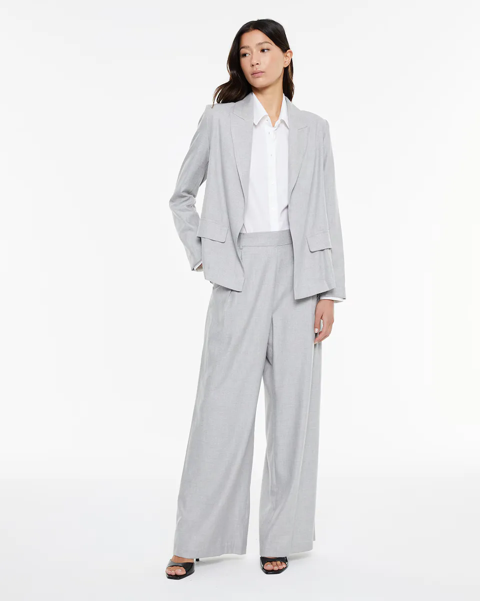 Женские брюки со складками спереди и застежкой на пуговицы System Action, серый
Женские брюки со складками спереди и застежкой на пуговицы System Action, серый