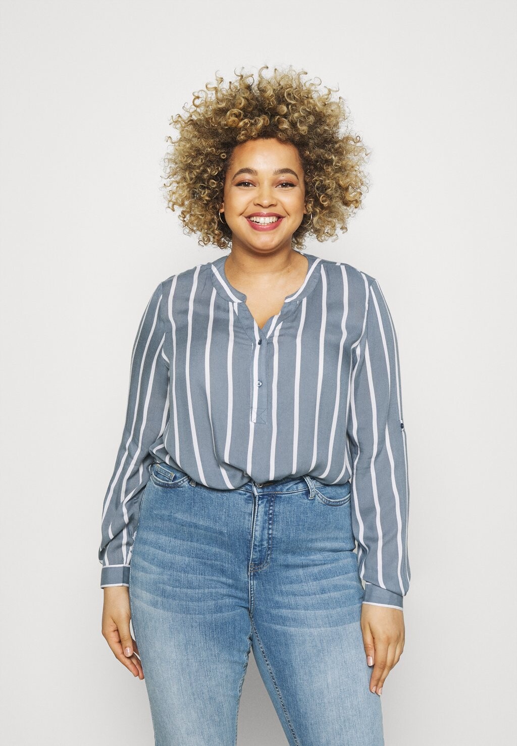 Блузка Kaffe Curve Sida, синий/кремовый
Блузка Kaffe Curve Sida, синий/кремовый