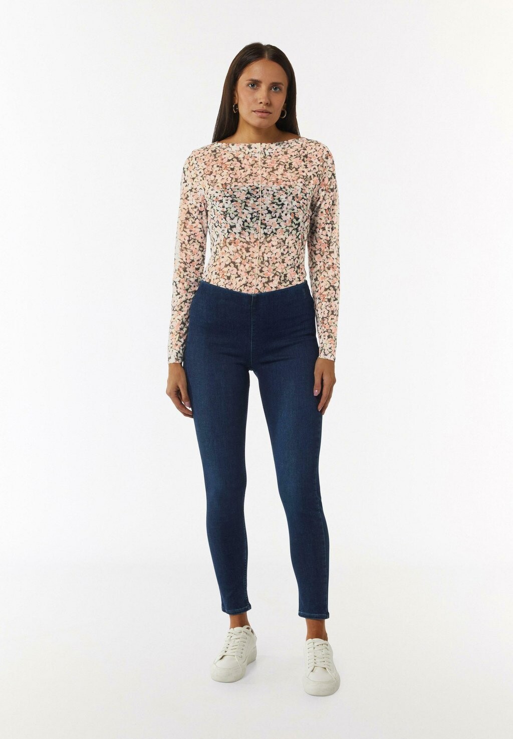 Топ с длинными рукавами MIT FLORALER comma casual identity, коралл
Топ с длинными рукавами MIT FLORALER comma casual identity, коралл