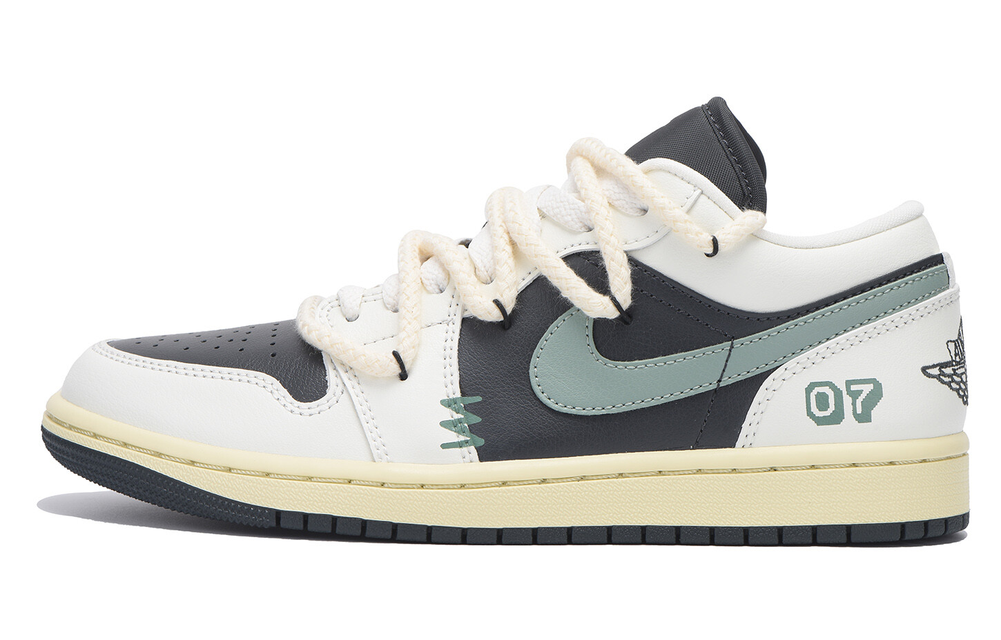 Кроссовки Air Jordan 1 Vintage Basketball Shoes Unisex Low-top White, цвет Off White
Кроссовки Air Jordan 1 Vintage Basketball Shoes Unisex Low-top White, цвет Off White