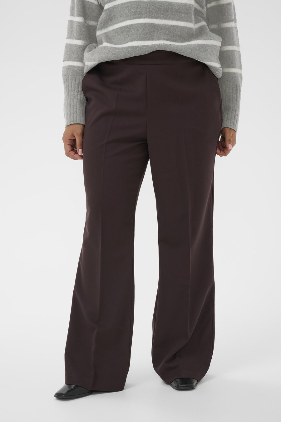 Брюки Kaffe Curve SAKIRA FLARED, Black Coffee/Mottled Brown
Брюки Kaffe Curve SAKIRA FLARED, Black Coffee/Mottled Brown
