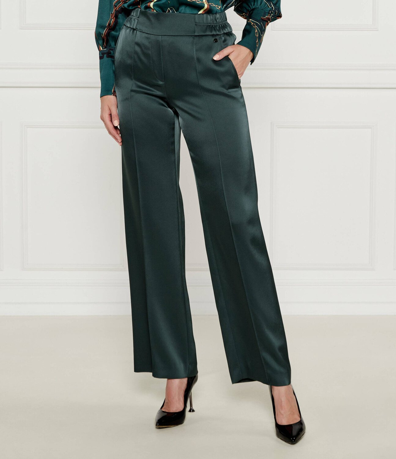 Брюки Marc Cain Regular Fit, цвет mare
Брюки Marc Cain Regular Fit, цвет mare