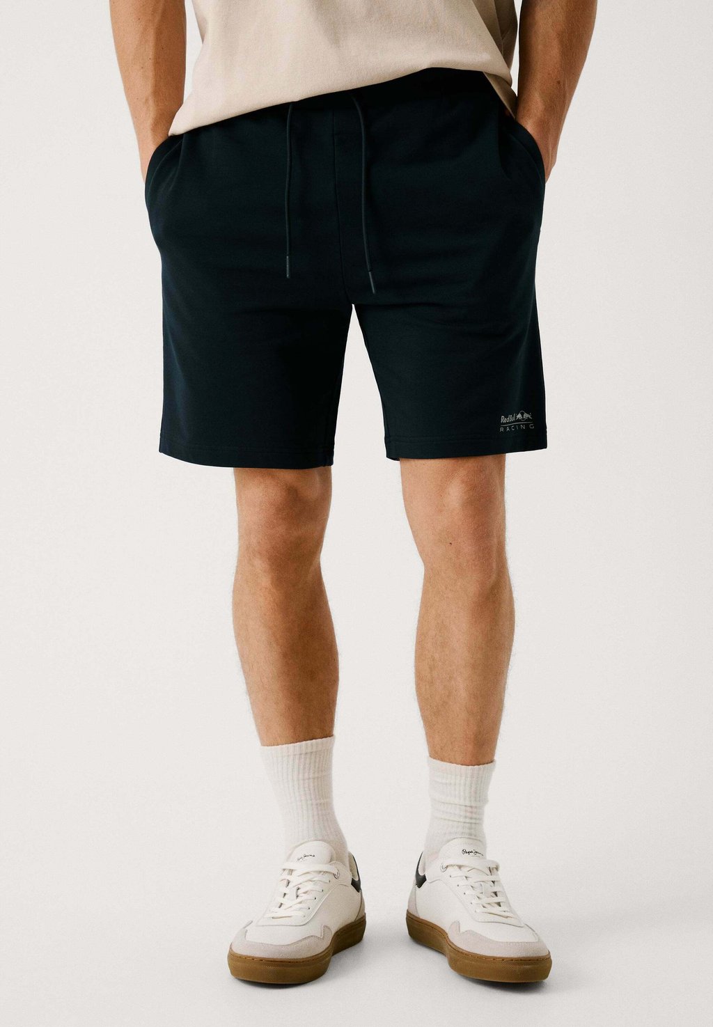 Шорты Tracksuit bottoms Red Bull Racing x Pepe Jeans, темно-синий
Шорты Tracksuit bottoms Red Bull Racing x Pepe Jeans, темно-синий