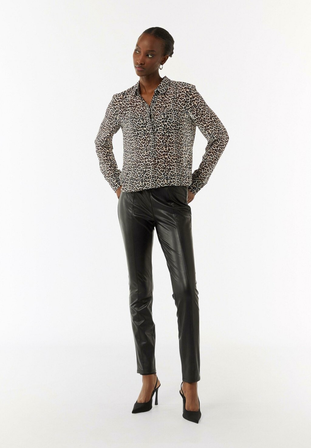 Блуза MIT LEO comma, бежевый
Блуза MIT LEO comma, бежевый