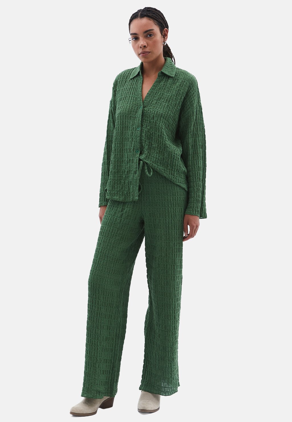 Брюки HIGH RISE WIDE LEG OXXO, темно-зеленый
Брюки HIGH RISE WIDE LEG OXXO, темно-зеленый