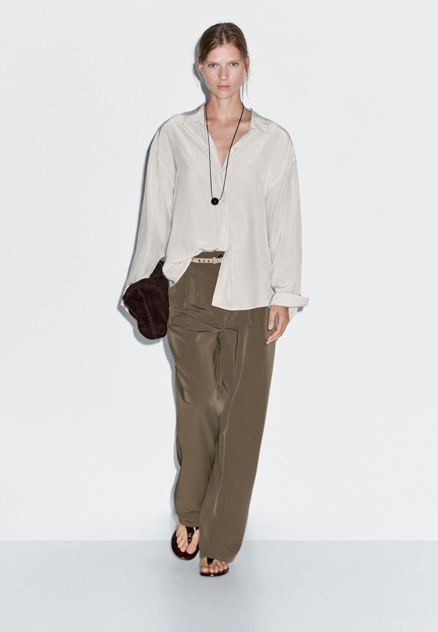 Брюки Massimo Dutti WIDE-LEG FLOWING WITH DARTS, Mottled Brown
Брюки Massimo Dutti WIDE-LEG FLOWING WITH DARTS, Mottled Brown