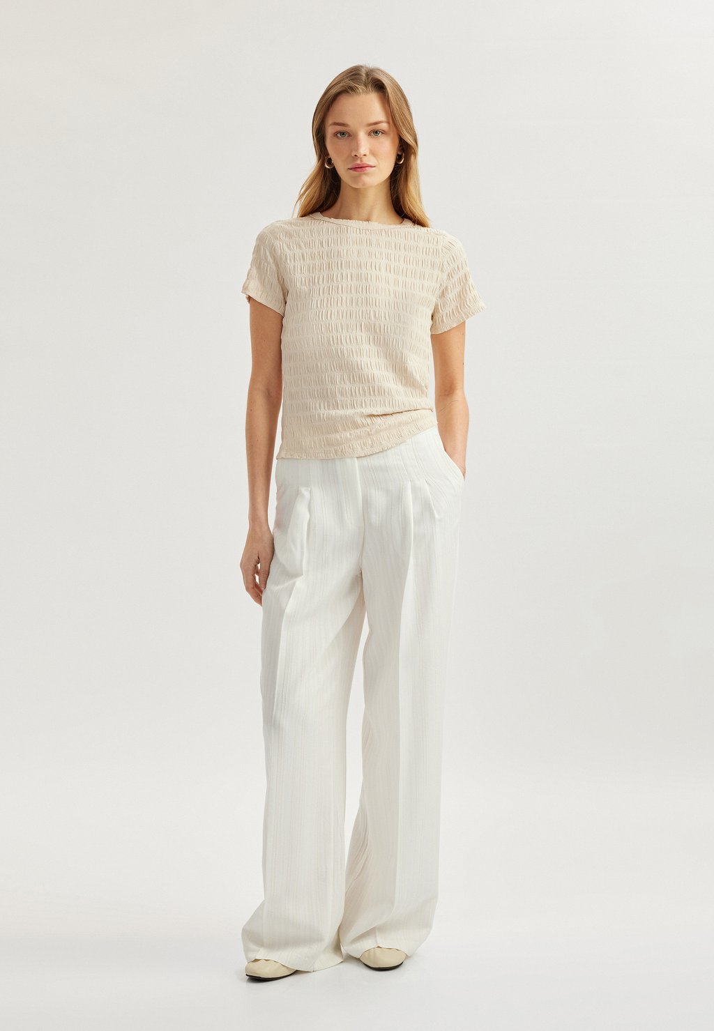 Базовая футболка Koton, бежевый
Базовая футболка Koton, бежевый