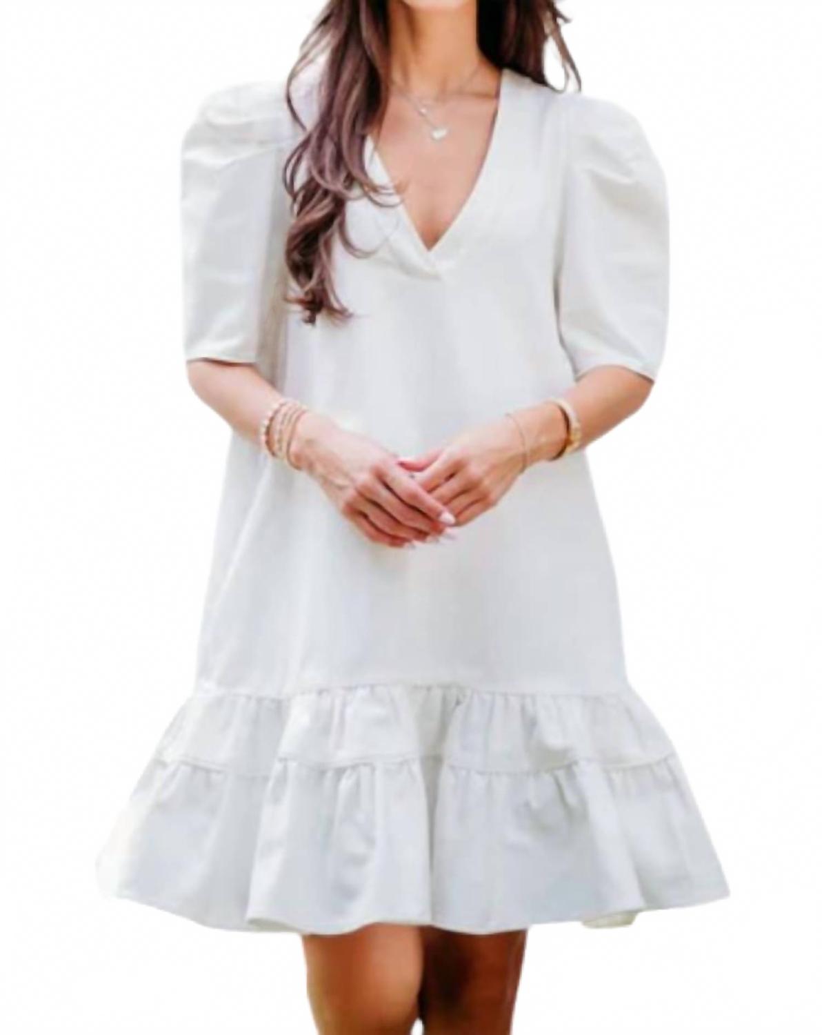 Платье с V-образным вырезом и рюшами внизу цвета айвори Karlie, слоновая кость
Платье с V-образным вырезом и рюшами внизу цвета айвори Karlie, слоновая кость