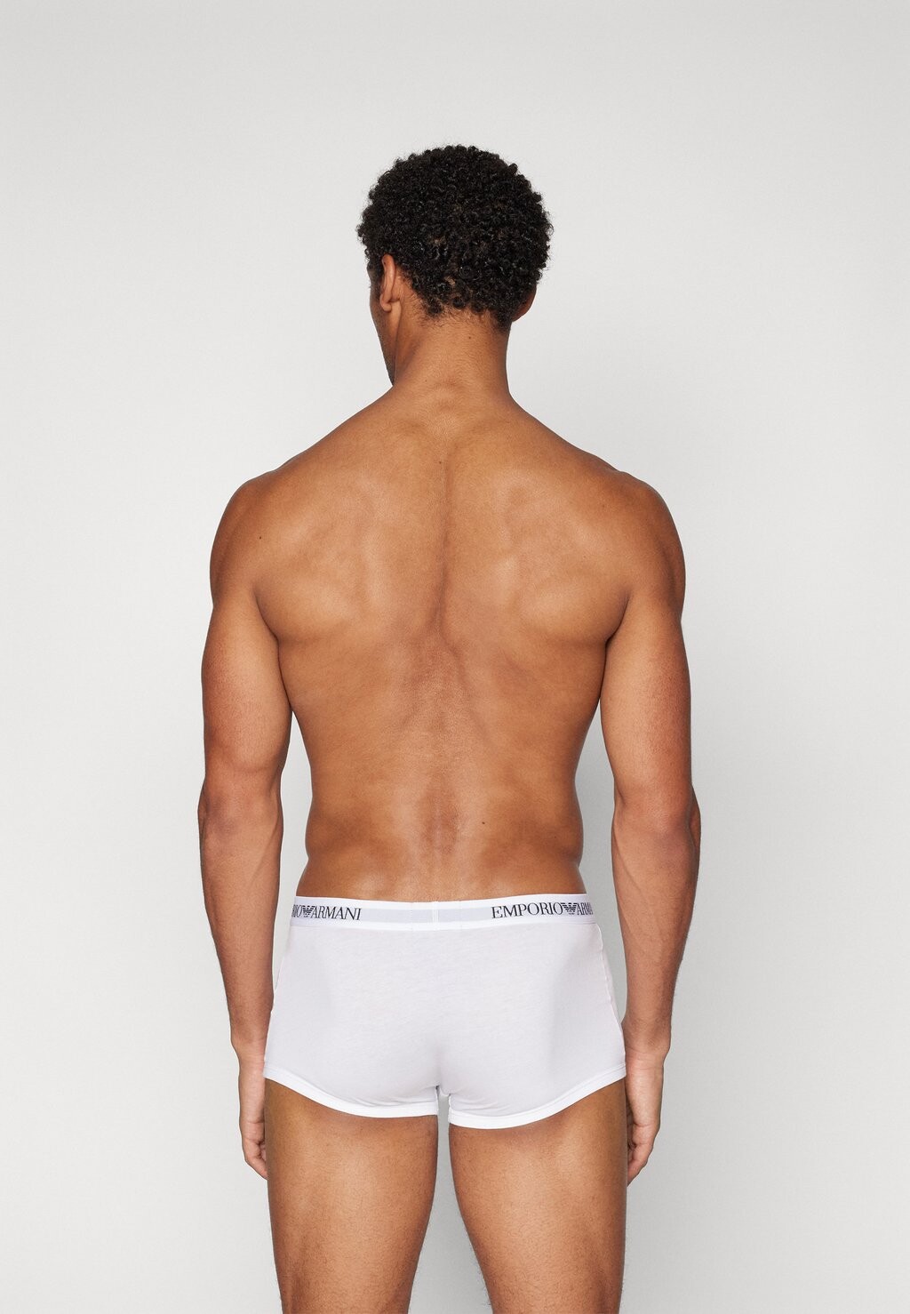 Трусы Trunk 3 Pack Emporio Armani, белый/вересково-серый/темно-синий
Трусы Trunk 3 Pack Emporio Armani, белый/вересково-серый/темно-синий