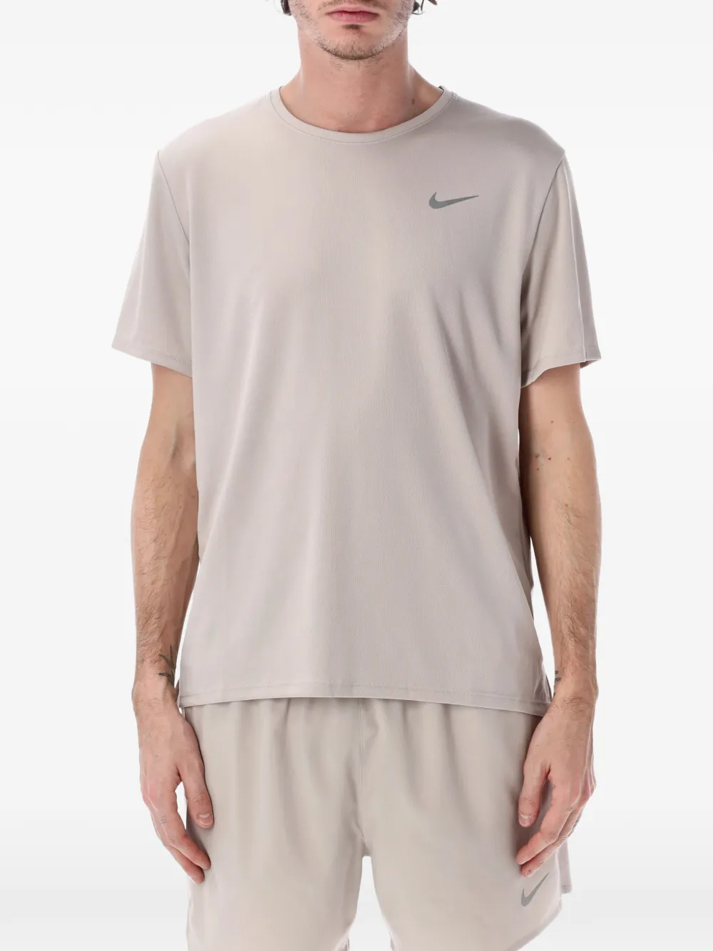 Беговая футболка с логотипом Nike, бежевый
Беговая футболка с логотипом Nike, бежевый