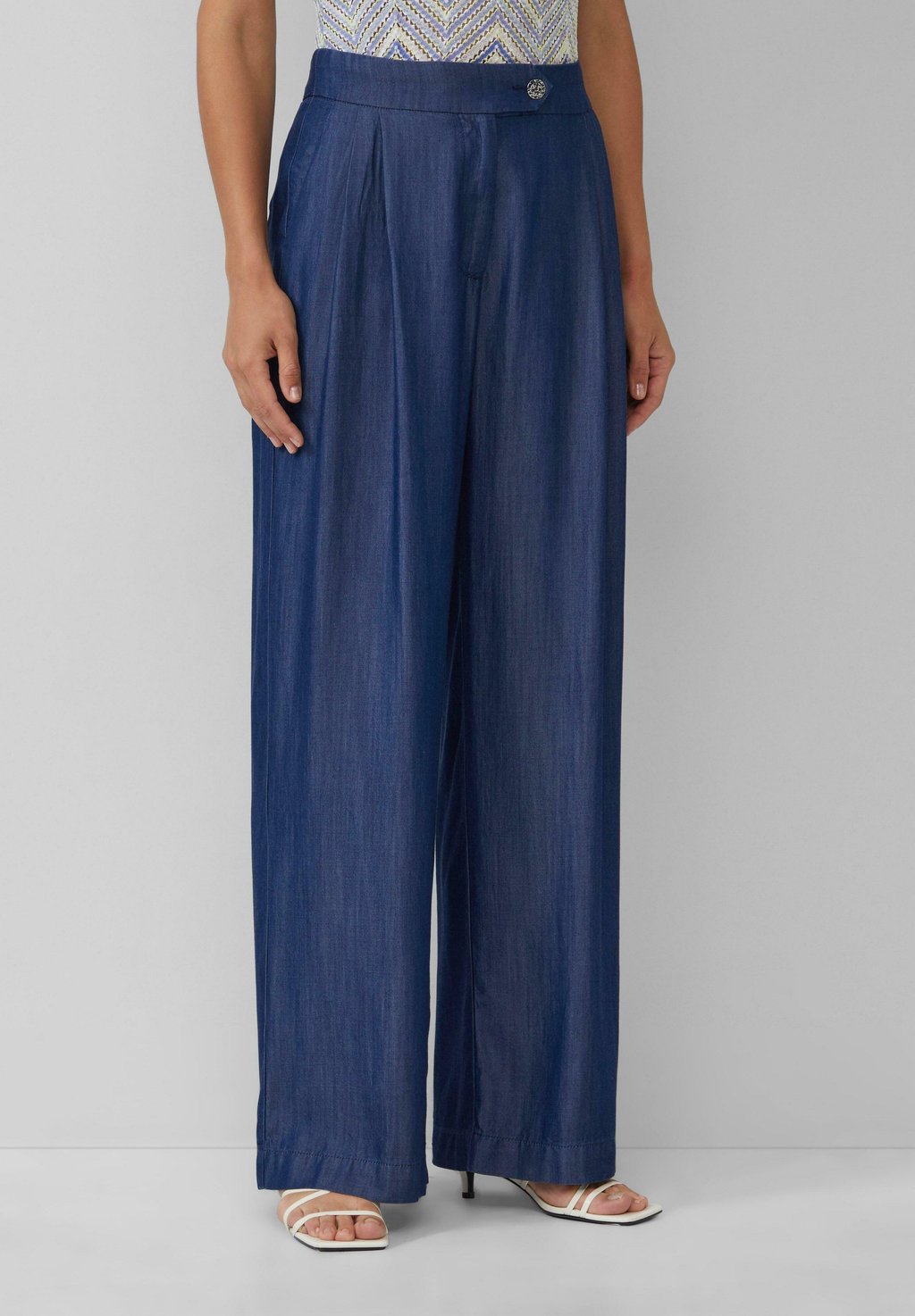 Джинсы свободного кроя s.Oliver BLACK LABEL, темно-синий
Джинсы свободного кроя s.Oliver BLACK LABEL, темно-синий