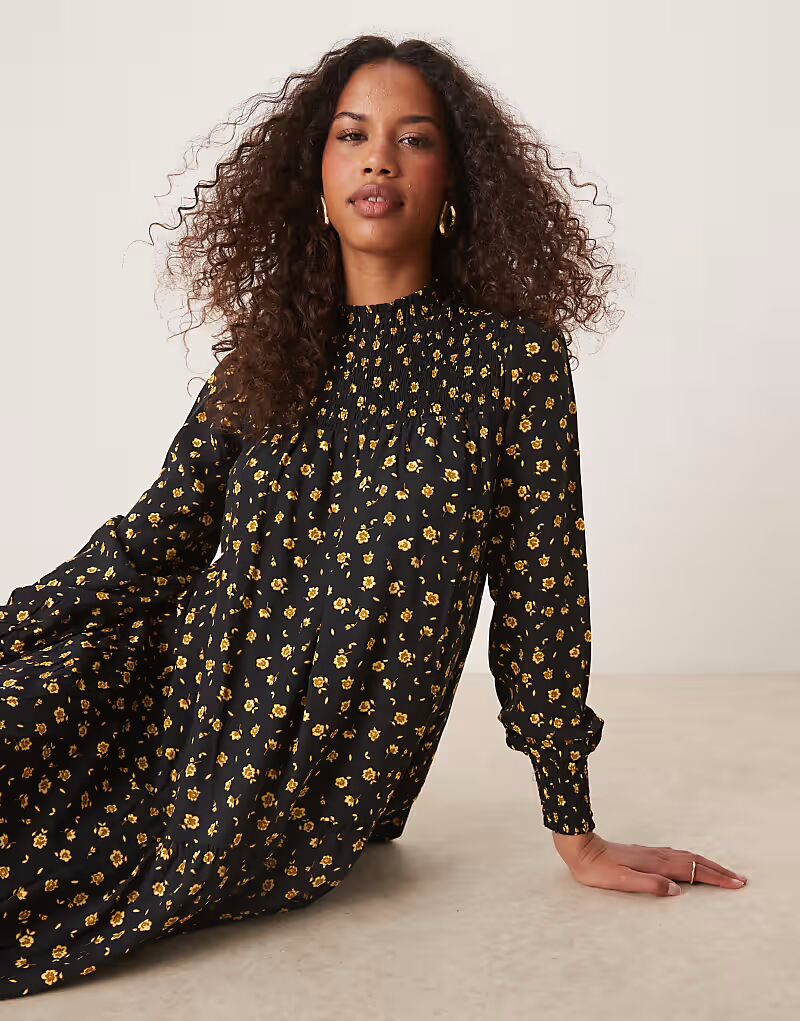 Гламурные платье миди с высоким воротом в черном шартрезовом оттенке Glamorous
Гламурные платье миди с высоким воротом в черном шартрезовом оттенке Glamorous