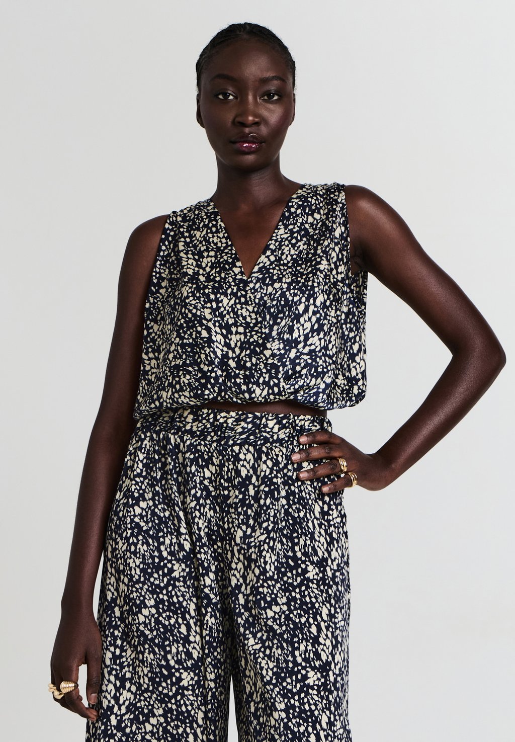 Блуза INCROCIATA SMANICATA FAN Calliope, темно-синий
Блуза INCROCIATA SMANICATA FAN Calliope, темно-синий