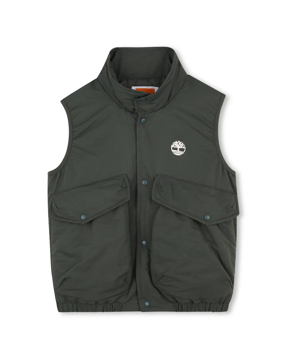 Жилет для мальчика с высоким воротником и карманами с клапанами Timberland, темно-зеленый
Жилет для мальчика с высоким воротником и карманами с клапанами Timberland, темно-зеленый