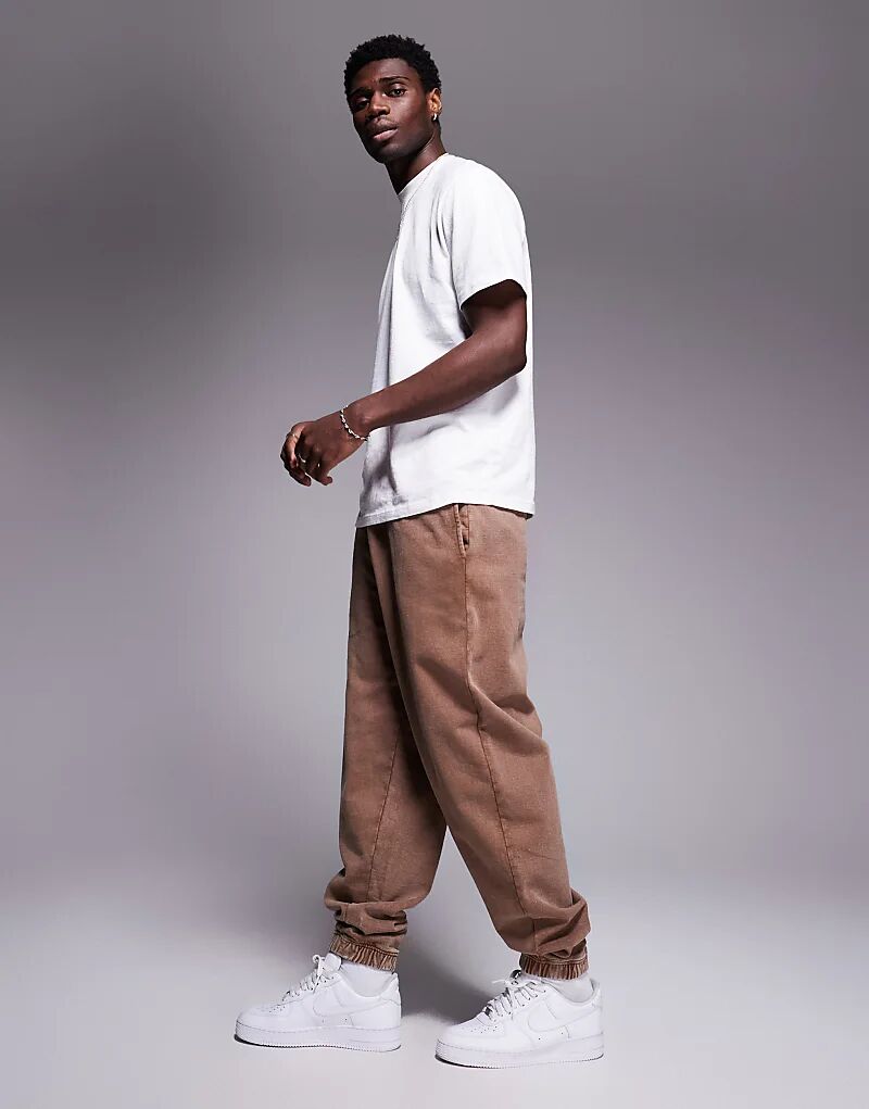 Свободные джоггеры ASOS DESIGN коричневого цвета (часть комплекта)
Свободные джоггеры ASOS DESIGN коричневого цвета (часть комплекта)