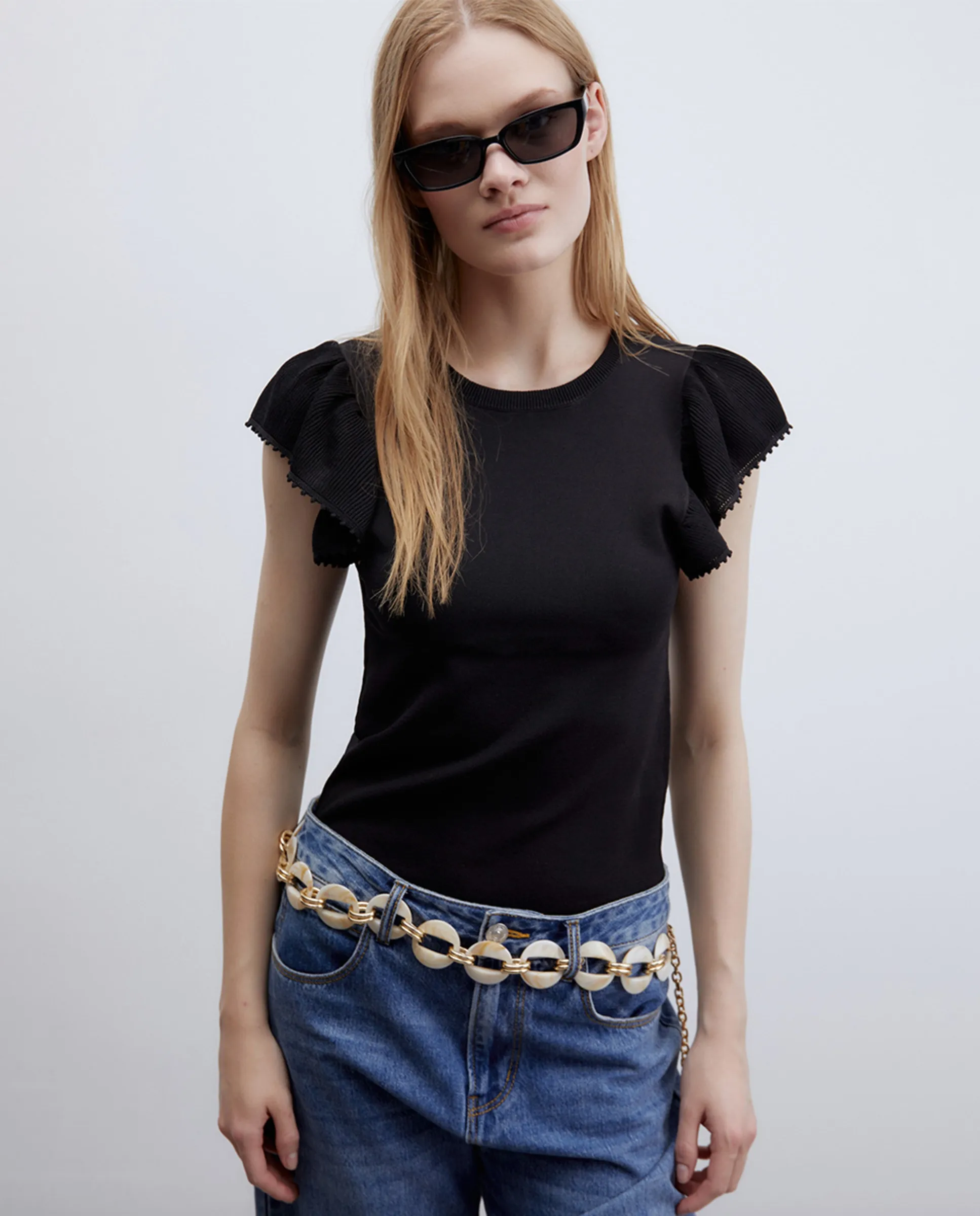 Топ с оборками на рукавах Sfera, черный
Топ с оборками на рукавах Sfera, черный