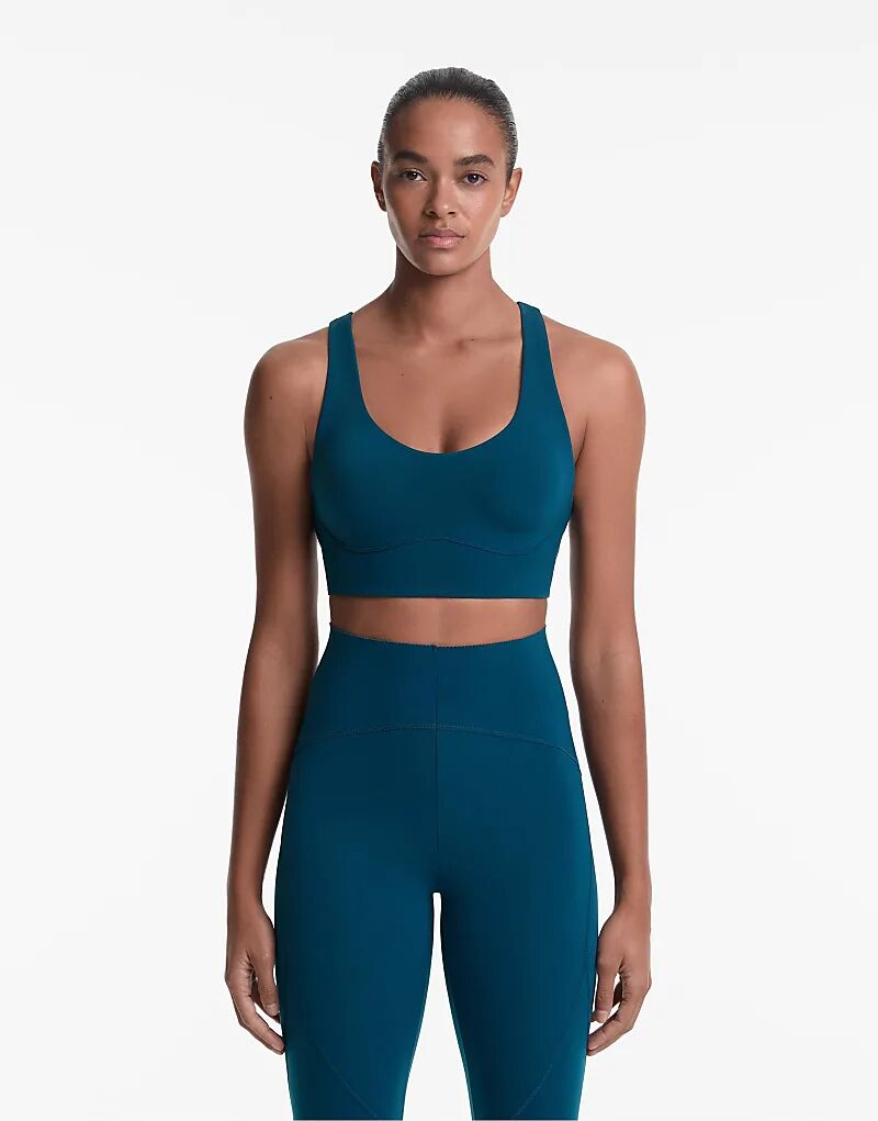 Компрессионный бюстгальтер Oysho средней поддержки с чашками в цвете «Орион-Блю»
Компрессионный бюстгальтер Oysho средней поддержки с чашками в цвете «Орион-Блю»