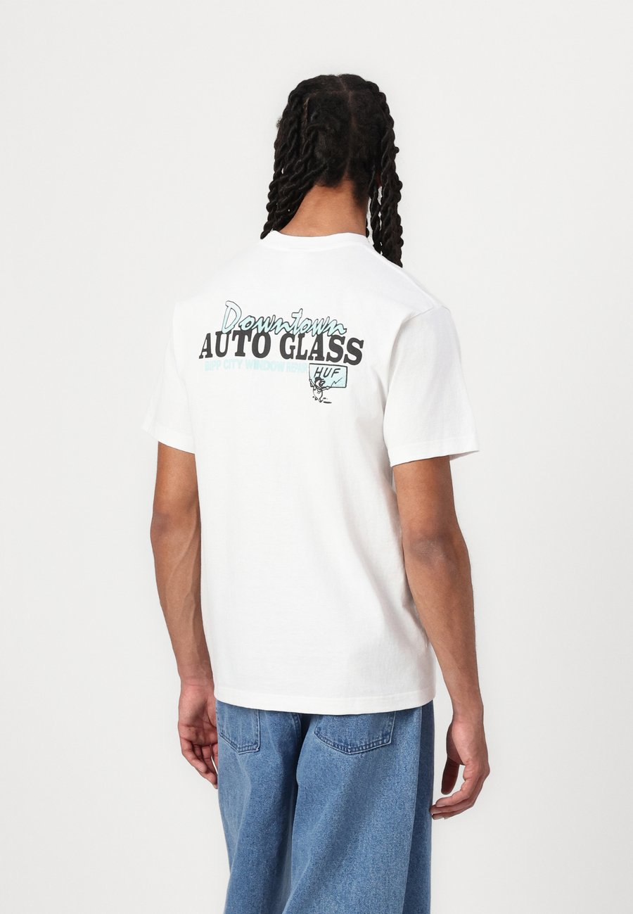 Футболка HUF AUTO GLASS TEE UNISEX, White, Белый, Футболка HUF AUTO GLASS TEE UNISEX, White
Футболка HUF AUTO GLASS TEE UNISEX, White, Белый, Футболка HUF AUTO GLASS TEE UNISEX, White