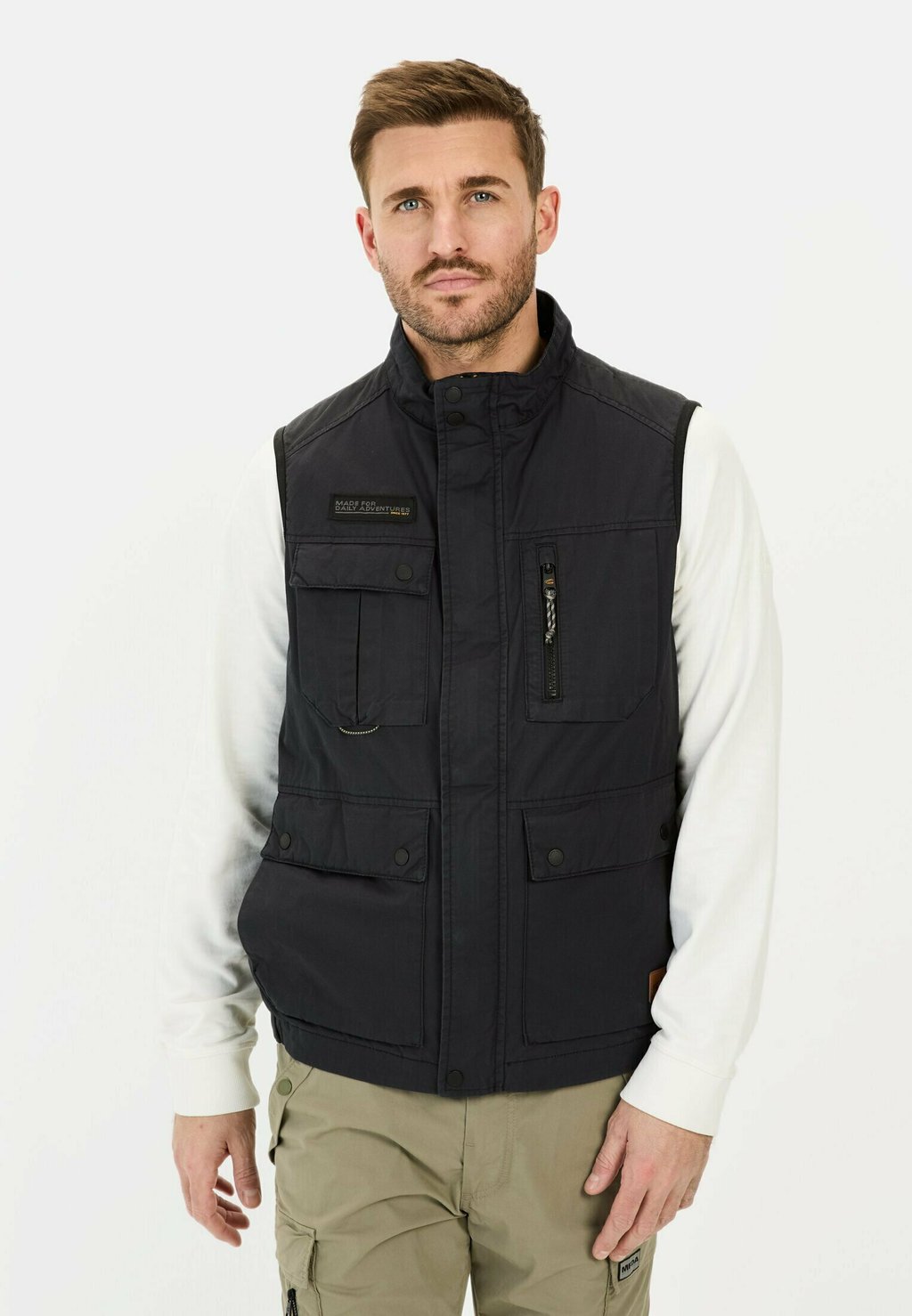 Жилет MIT STEHKRAGN camel active, темно-синий
Жилет MIT STEHKRAGN camel active, темно-синий