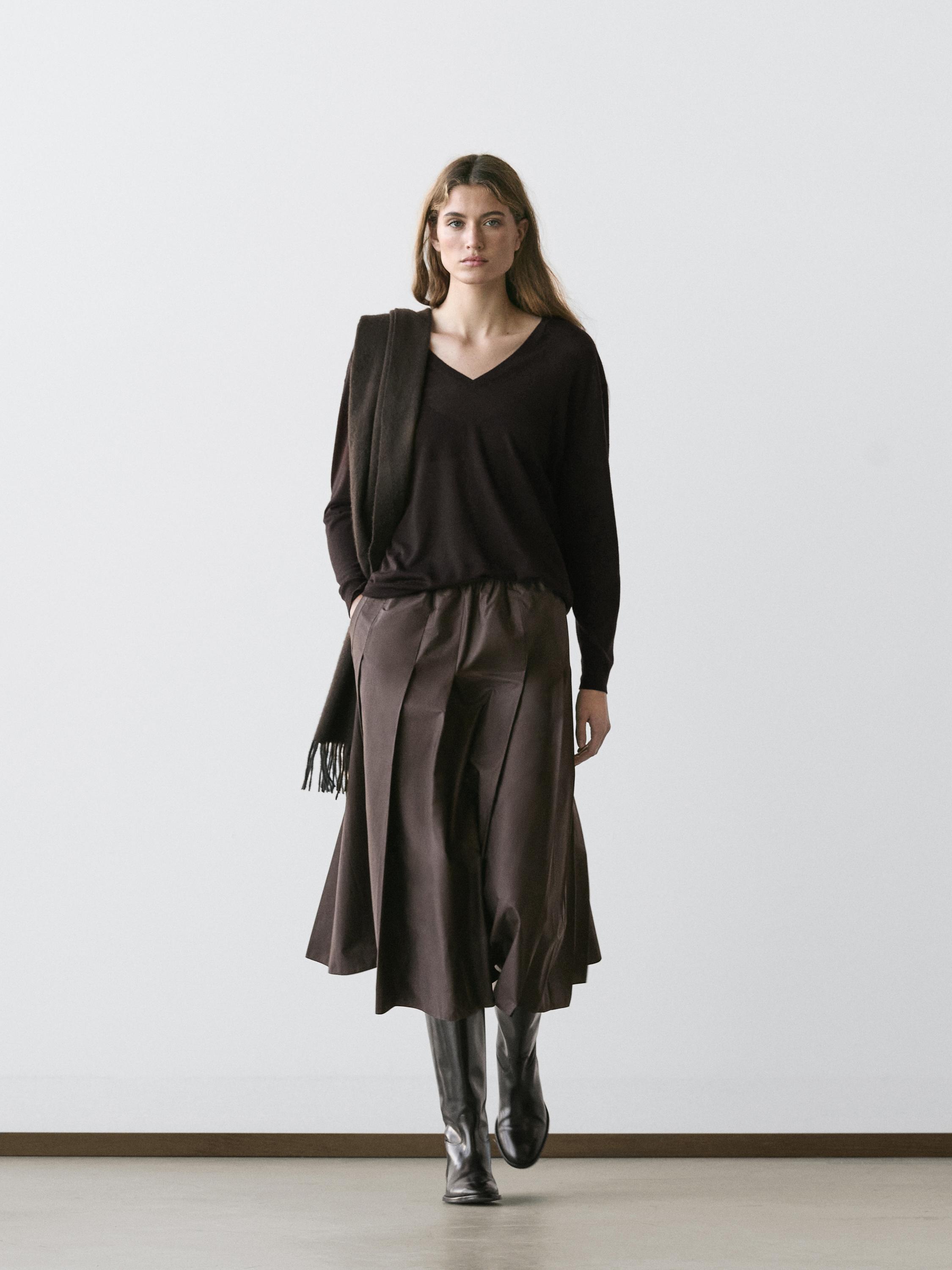 Миди-юбка из технической ткани с бантовыми складками Massimo Dutti, chocolate
Миди-юбка из технической ткани с бантовыми складками Massimo Dutti, chocolate