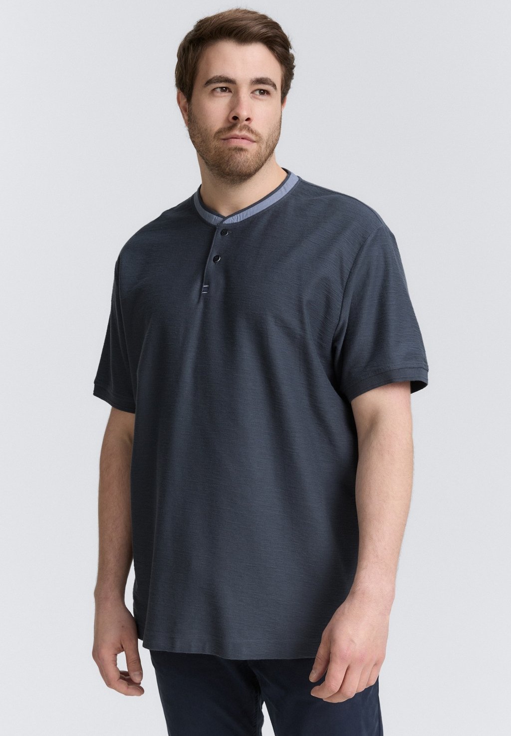 Базовая футболка PLUS SIZE TOM TAILOR, серый 
Базовая футболка PLUS SIZE TOM TAILOR, серый