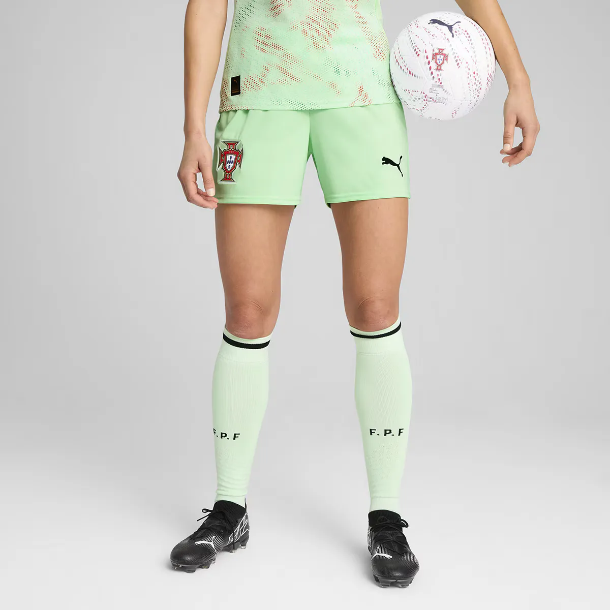 Женские шорты Puma Portugal National Team FPF, зеленый
Женские шорты Puma Portugal National Team FPF, зеленый
