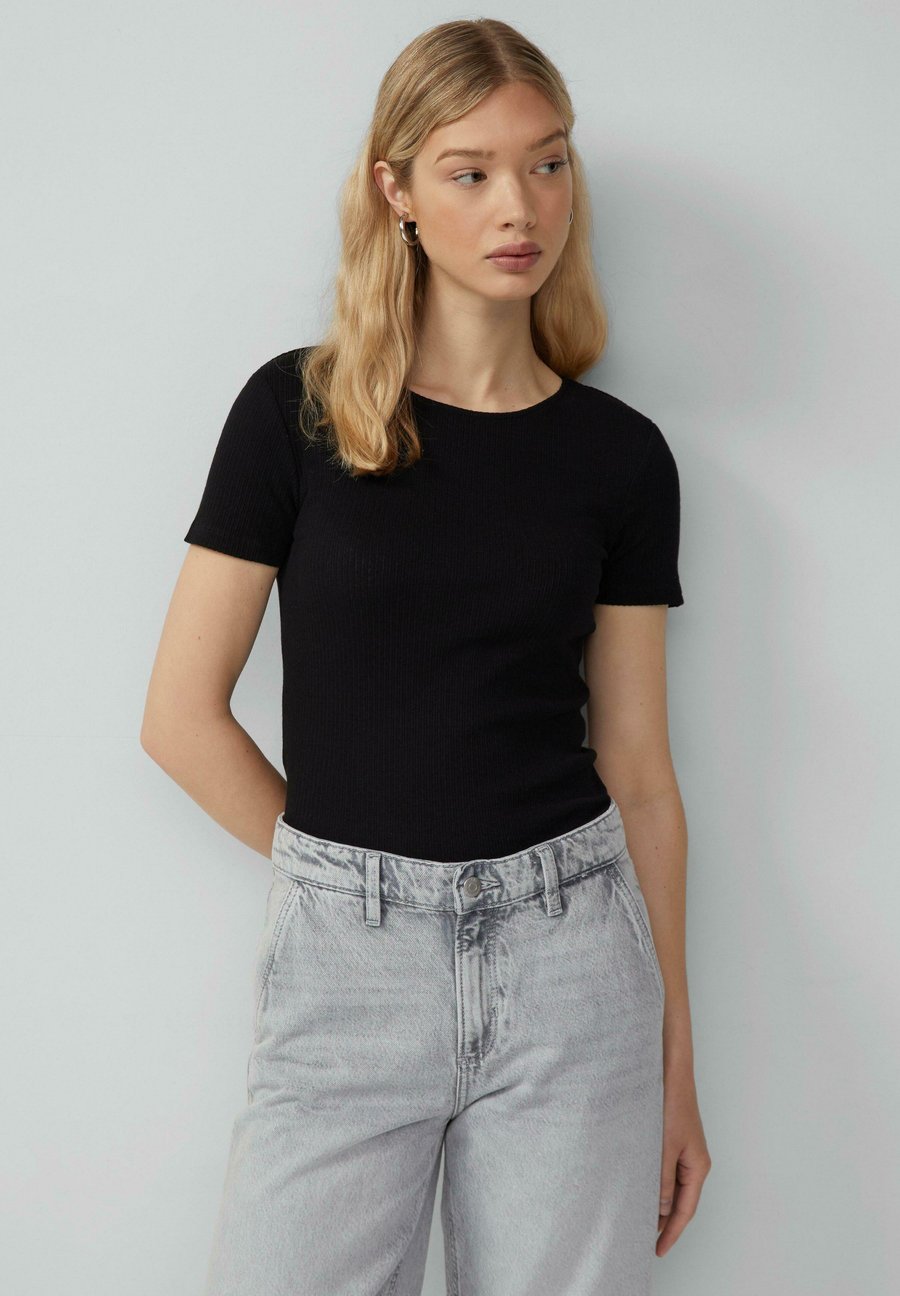 Футболка QS SCHMAL GESCHNITTENES MIT AJOURMUSTER, Schwarz/Black, Черный, Футболка QS SCHMAL GESCHNITTENES MIT AJOURMUSTER, Schwarz/Black
Футболка QS SCHMAL GESCHNITTENES MIT AJOURMUSTER, Schwarz/Black, Черный, Футболка QS SCHMAL GESCHNITTENES MIT AJOURMUSTER, Schwarz/Black