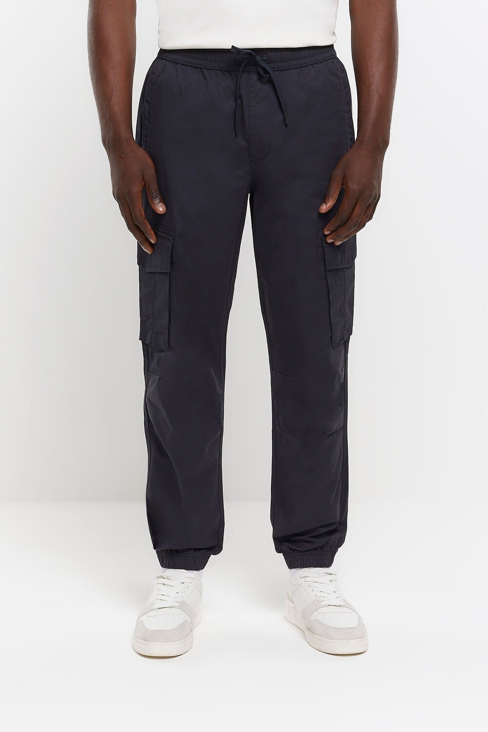 Постиранные джоггеры с эластичной резинкой и грузовым люком River Island, синий
Постиранные джоггеры с эластичной резинкой и грузовым люком River Island, синий