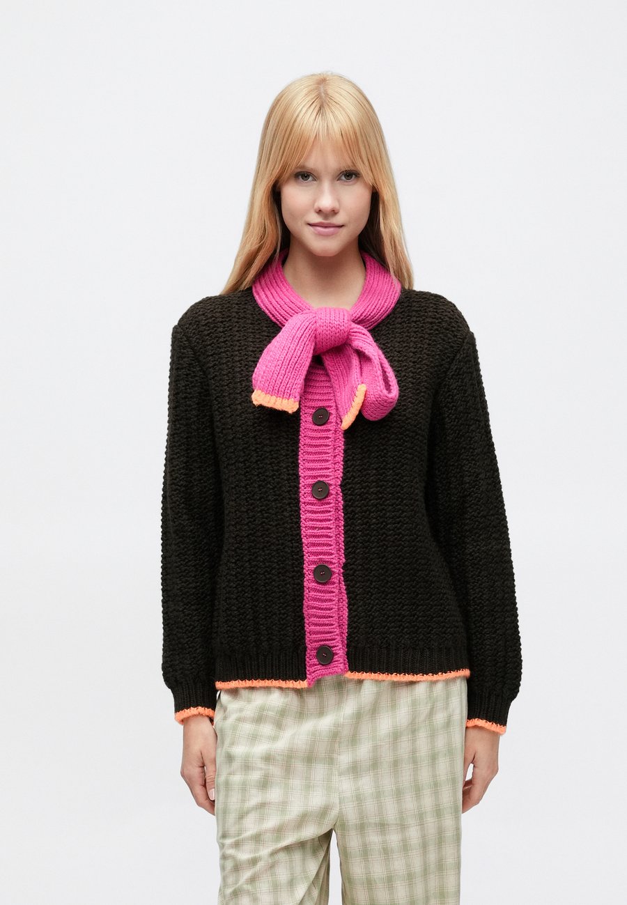 Кардиган Dr. Bloom GRACE, Marrón/Multi-Coloured
Кардиган Dr. Bloom GRACE, Marrón/Multi-Coloured