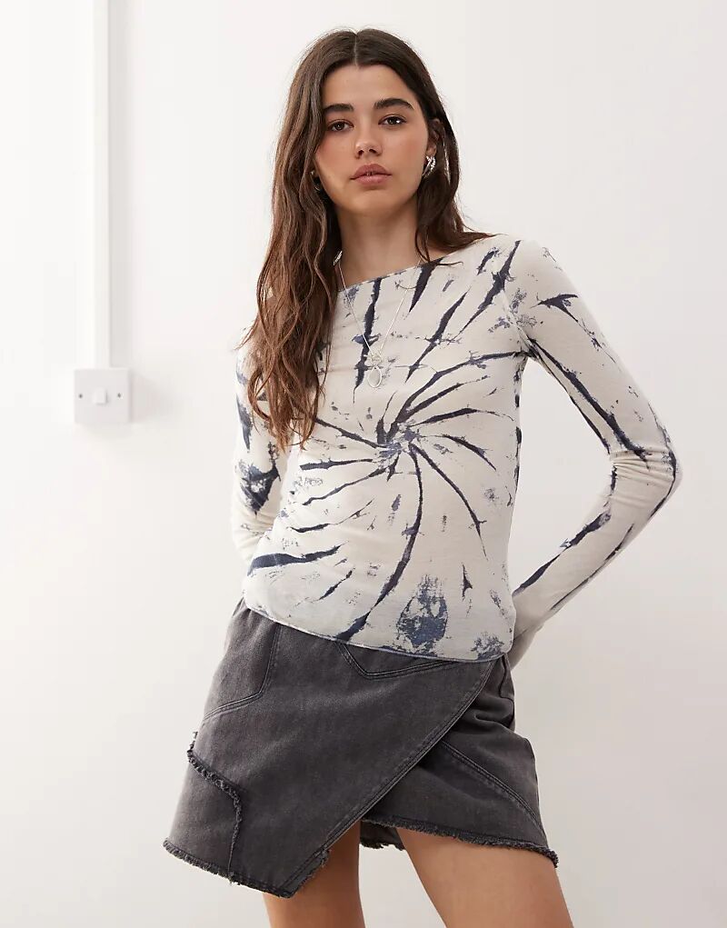 Длинный топ с вырезом-лодочкой в будние дни, белый с черным тай-дай 
Длинный топ с вырезом-лодочкой в будние дни, белый с черным тай-дай