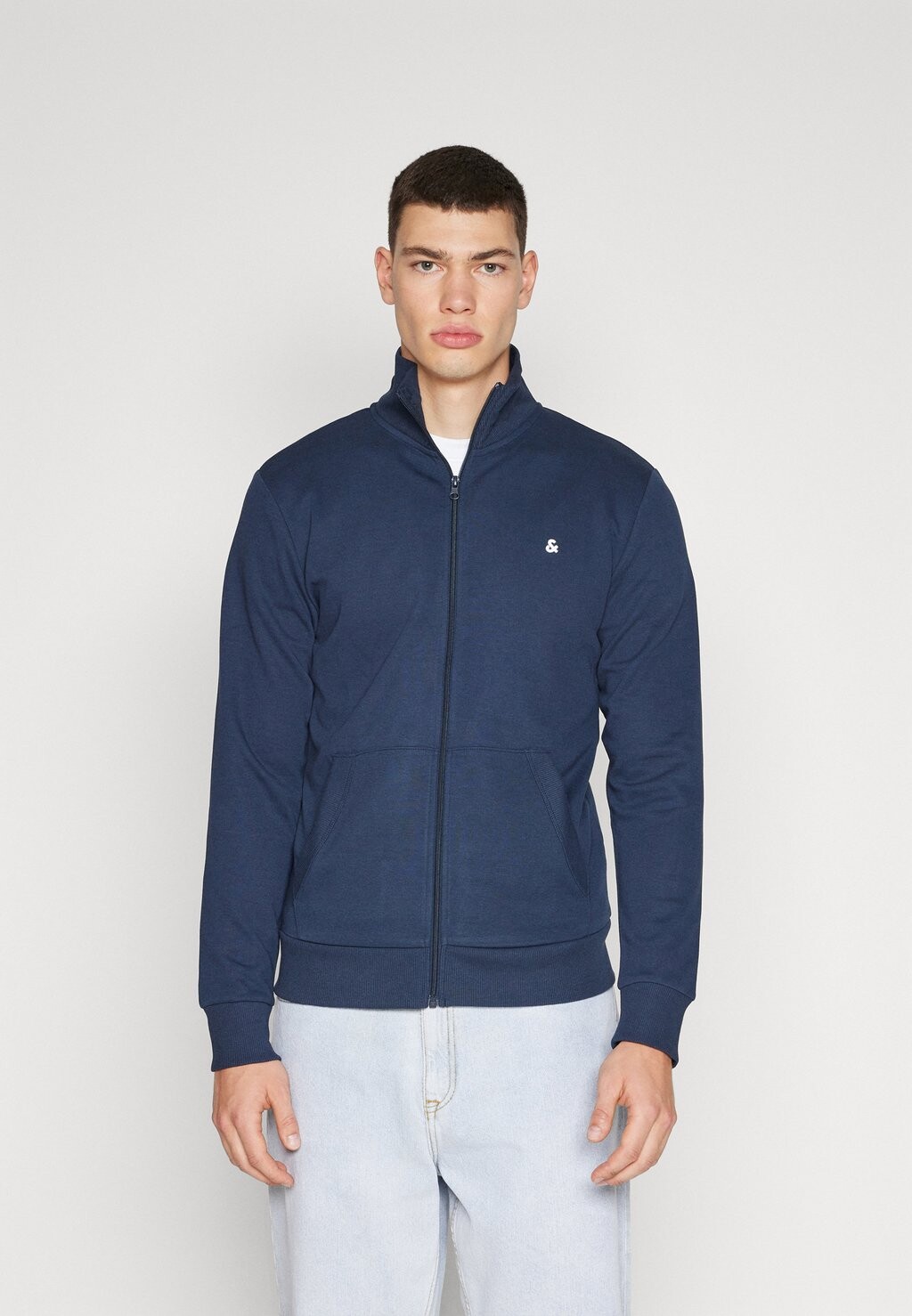 Толстовка на молнии JJEPAULOS ZIP Jack & Jones, темно-синий пиджак
Толстовка на молнии JJEPAULOS ZIP Jack & Jones, темно-синий пиджак