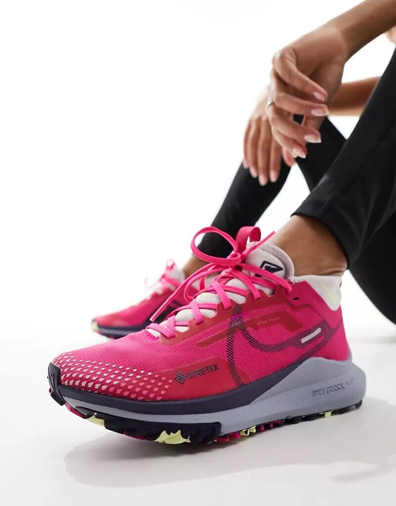 Яркие розовые и серые кроссовки Nike React Pegasus Trail 4 Gore-Tex, Розовый, Яркие розовые и серые кроссовки Nike React Pegasus Trail 4 Gore-Tex
Яркие розовые и серые кроссовки Nike React Pegasus Trail 4 Gore-Tex, Розовый, Яркие розовые и серые кроссовки Nike React Pegasus Trail 4 Gore-Tex