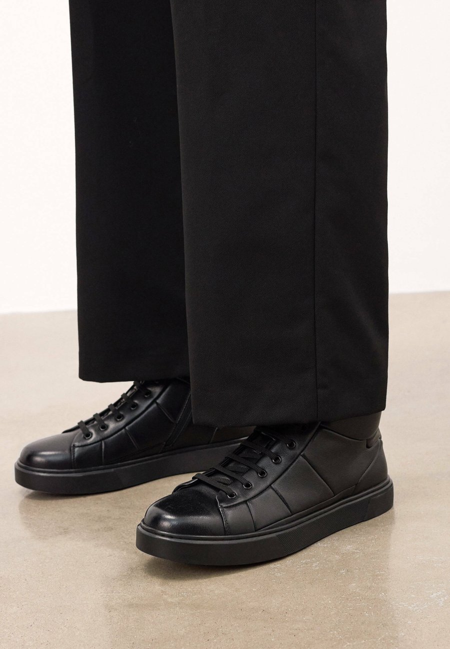 Кроссовки Kazar TRUXTON, Black
Кроссовки Kazar TRUXTON, Black